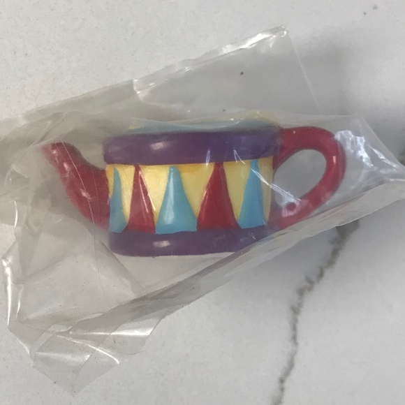 Vintage 1998 Red Rose Toy Chest Collection Mini Teapot Figurines NIP Lot of 4 - Picture 4 of 7